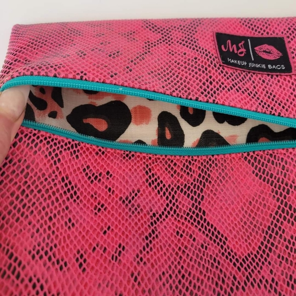 Small Makeup Junkie BNWOT - Picture 1 of 4